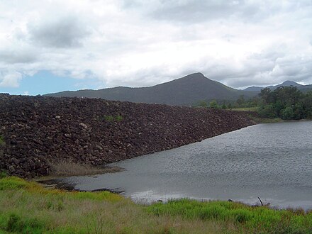 Dam wall and Mount May, 2010. Maroon Dam wall.JPG