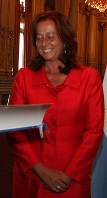 Mercedes de la Merced, secretaria general de la UCCI, distinguida como huesped de honor por Mauricio Macri, alcalde de Buenos Aires.jpg