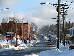 Die Merivale Road führt durch das Zentrum von Carlington.