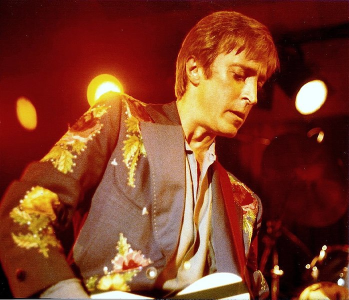 File:Mick Ronson 1981 1.jpg