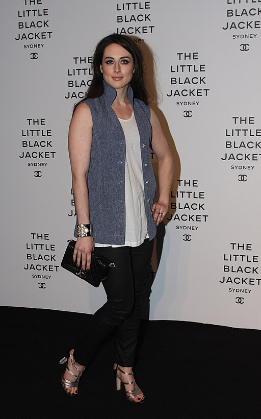 Millie Rose Heywood LBJ 2012 , в рука черная сумка Шанель Бой