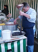 Mise du boudin noir en boyau.