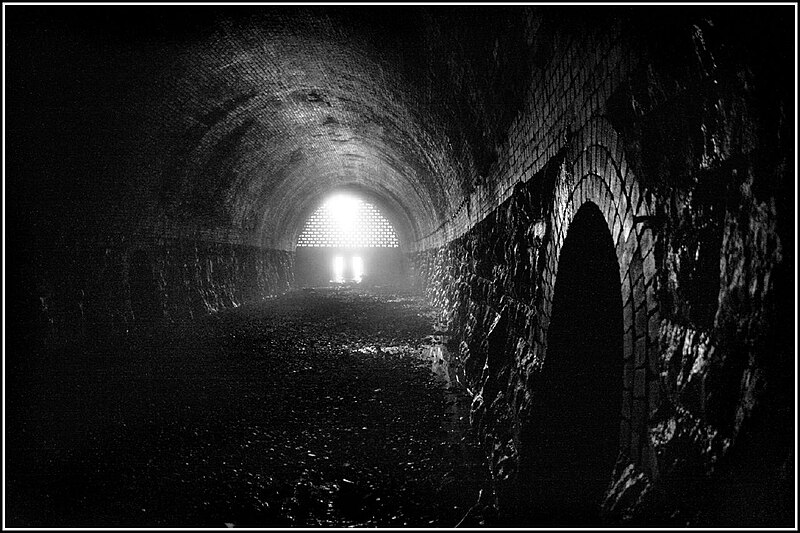 File:Morlais Tunnel Internal (3507551907) (2).jpg