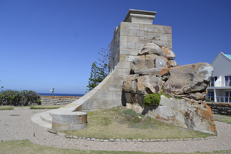 File:Mossel Bay War Memorial Cape St. Blaize Mossel Bay 014.jpg