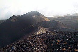 En krater efter utbrottet 2000