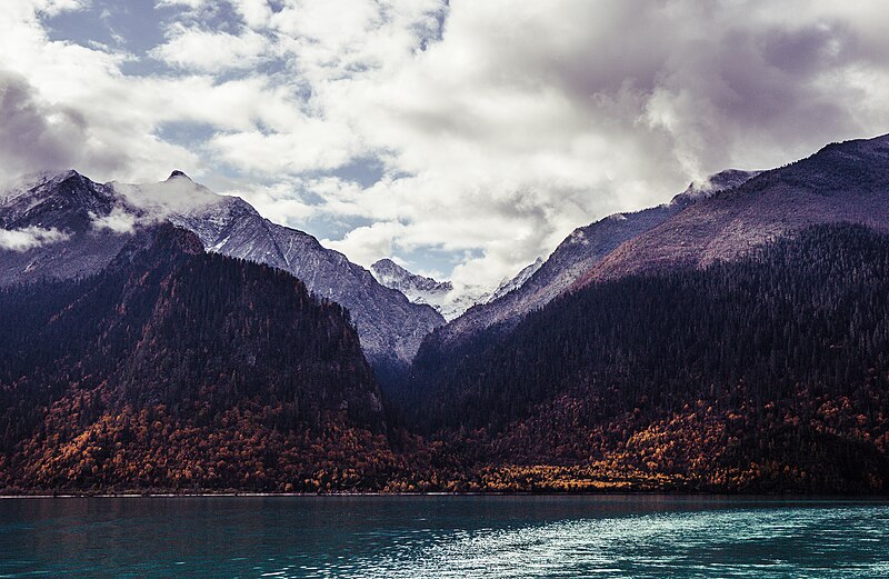 File:Mountain lake in the autumn (Unsplash).jpg