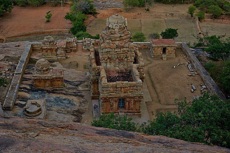 File:N-TN-C149 Vijayalayacholisvaram and the group of subshrines.jpg