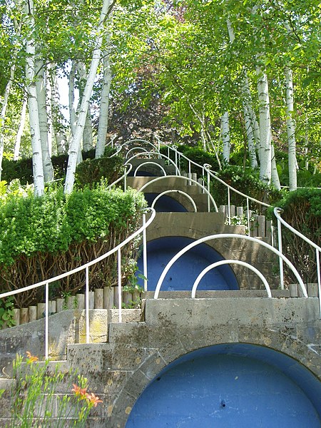 File:Naumkeag (Stockbridge, MA) - Blue Steps.JPG