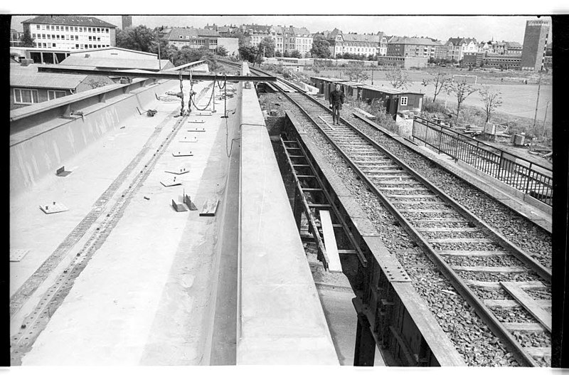 File:Neubau Eisenbahnbrücke in der Eckernförder Straße (Kiel 36.133).jpg