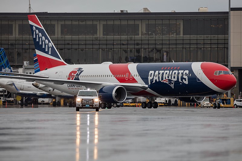 File:New England Patriots Boeing 763 arrives at Logan International Airport with medical supplies.jpg