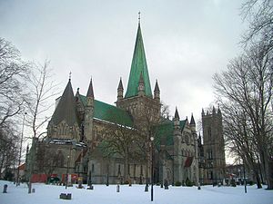 Een spits als vieringtoren op de Nidaroskathedraal in Noorwegen.