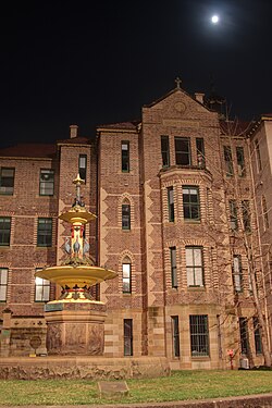 Robert Brough fountain and Nightingale Wing Nightingale Wing and Fountain Sydney Hospital'.jpg