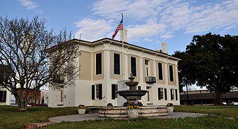 Old Greene County Alabama Courthouse.jpg