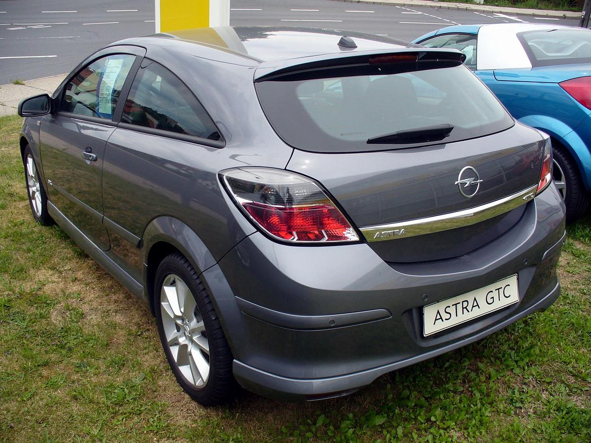 File:Opel Astra H GTC 1.6 Edition OPC-Line Vorfacelift Moonlandgrau  Heck.JPG - Wikimedia Commons
