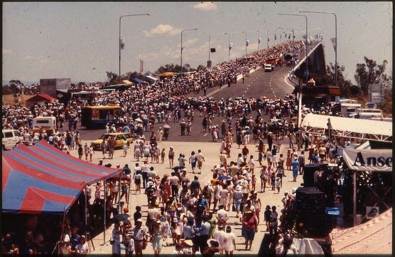 File:Opening of Gateway Bridge in Brisbane, January 1986.jpg