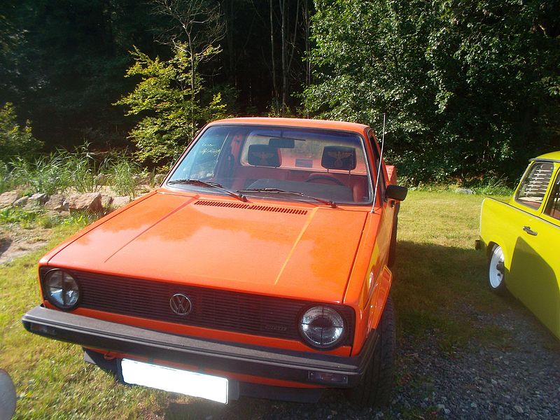 File:Orange VW Caddy (front).jpg