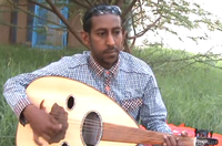 Somali oud player Nuruddin Ali Amaan Oudplyrsomhd3.png