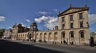 The queen's College, High Street, Oxford, dilihat dari tenggara