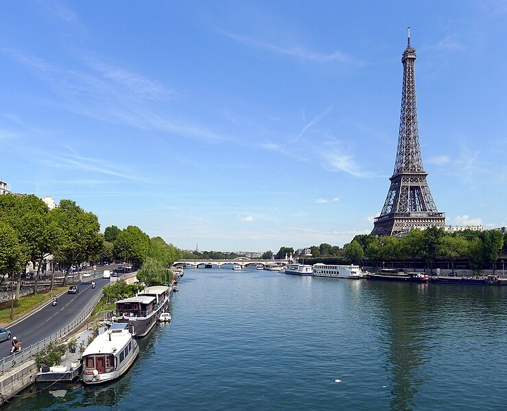 File:P1040962 Paris XVI quai de Passy et voie Pompidou face à la tour Eiffel rwk.jpg