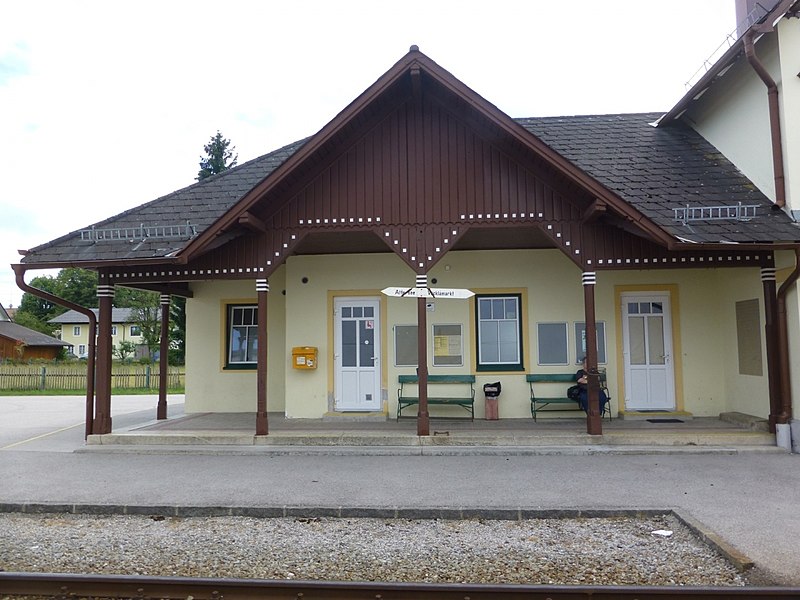 File:P1190997 16.06.2017 Attergaubahn Bahnhof St Georgen.jpg