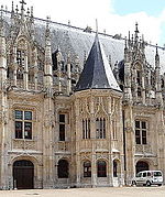 Pavillon en avant-corps de l'ancien Palais royal, corps central de l'édifice (1507-1517).