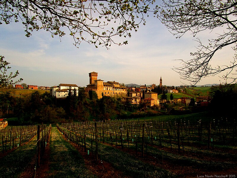 File:Panorama di Levizzano Rangone.jpg