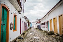 📍Paraty, Rio de Janeiro state, Brasil 🇧🇷 founded in 1667, it was built  too close to the ocean, every time the tide comes in it turns the streets  into shallow creeks. : r/ArchitecturalRevival