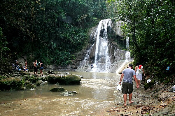 People at Gozalandia Falls in San Sebastián