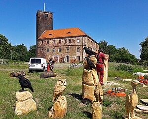 Pfingstschnitzen am Schloss Schnaditz