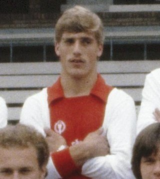 <span class="mw-page-title-main">Piet Wijnberg</span> Dutch footballer (1957–2021)