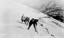 Ascension hivernale du pic Pikes près de Windy Point en 1890.