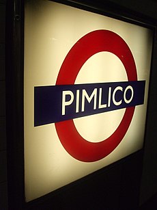 Pimlico tube stn roundel.JPG