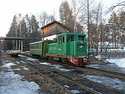 ТУ4–2620 mit Personenzug bei Mirny