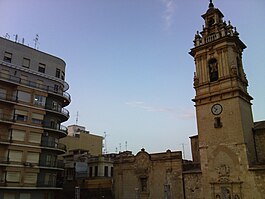 Campanario de la Basílica menor de San Jaime i Plaza Mayor i Algemesí.