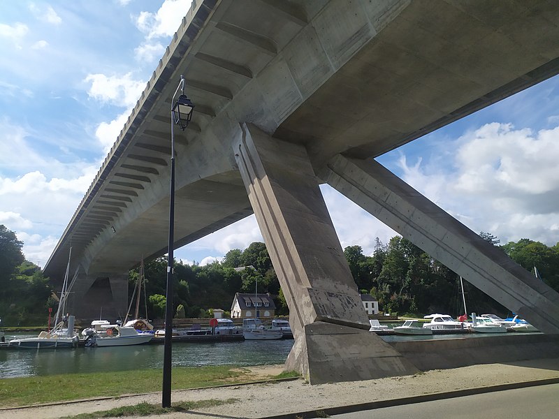 File:Pont de Kerplouz1.jpg