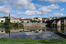 Panorama depuis Sainte-Foy-la-Grande, avec la Dordogne.