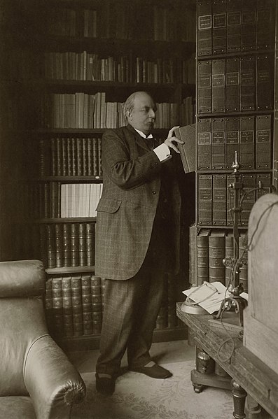 File:Portrait en pied de Henri Manuel (1874-1947).jpg