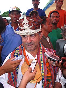 Jose Ramos-Horta at election campaign with traditional clothing Prasidentschaftswalhkampf JRH 2007.JPG