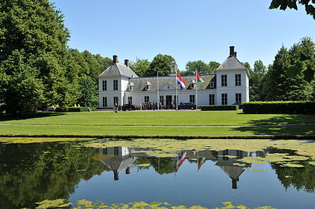 President Abbas arriveert bij het Catshuis (5887934922).jpg