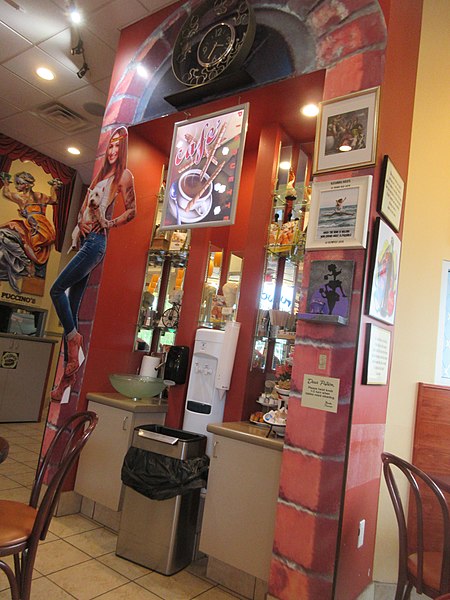 File:Puccino's Cafe Metaire Road, Old Metairie Louisiana 04.jpg