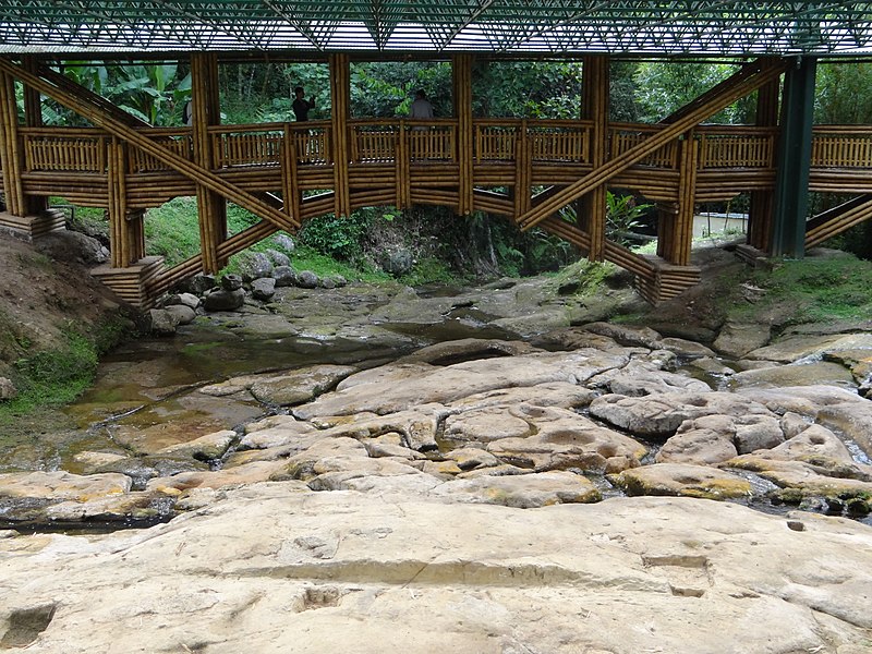 Puente sobre Fuente del Lavapatas, Parque ArqueolÃ³gico de San AgustÃ­n.JPG