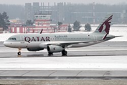 Qatar Airways, A7-AHP, Airbus A320-232 (26292349127).jpg