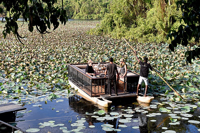 File:Rafting on the Mawella Lagoon.jpg