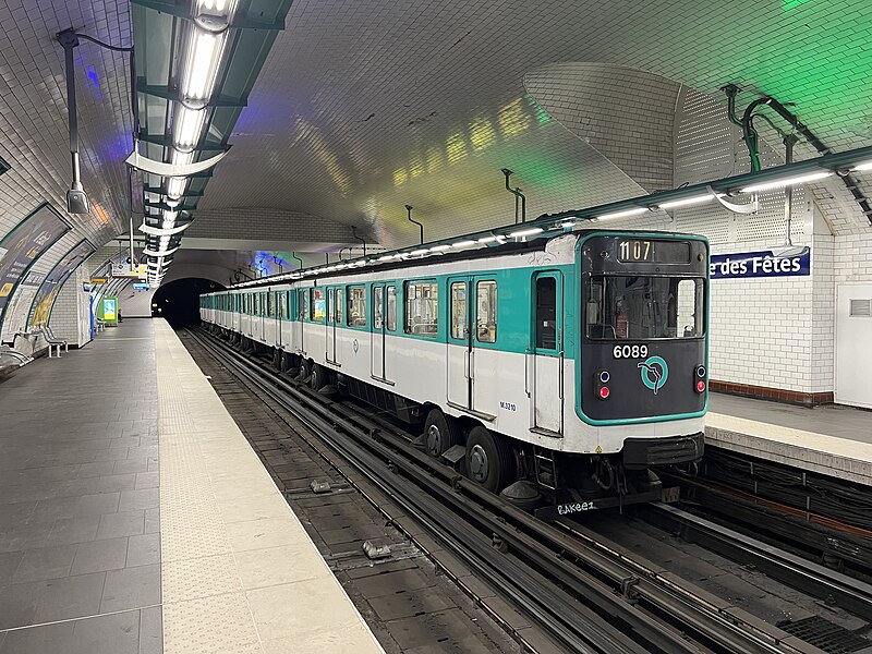 File:Rame Station Métro Place Fêtes Ligne 11 - Paris XIX (FR75) - 2022-06-18 - 3.jpg