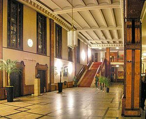 Rathaus Schöneberg: Ehemaliges Rathaus am damaligen Kaiser-Wilhelm-Platz, Geschichte, Veranstaltungen im und vor dem Rathaus