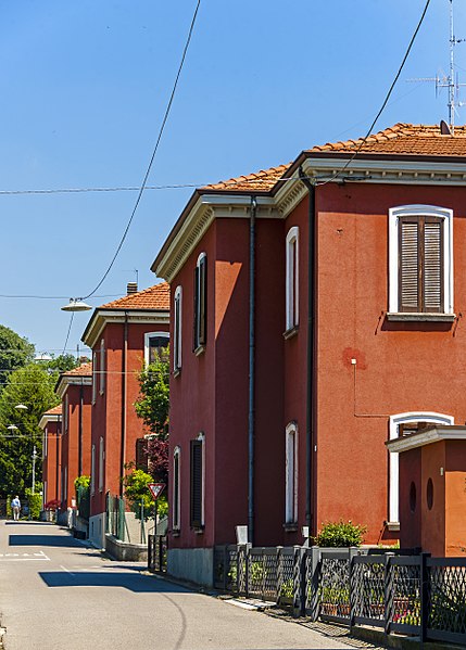 File:Red houses in Crespi d'Adda, Italy.jpg