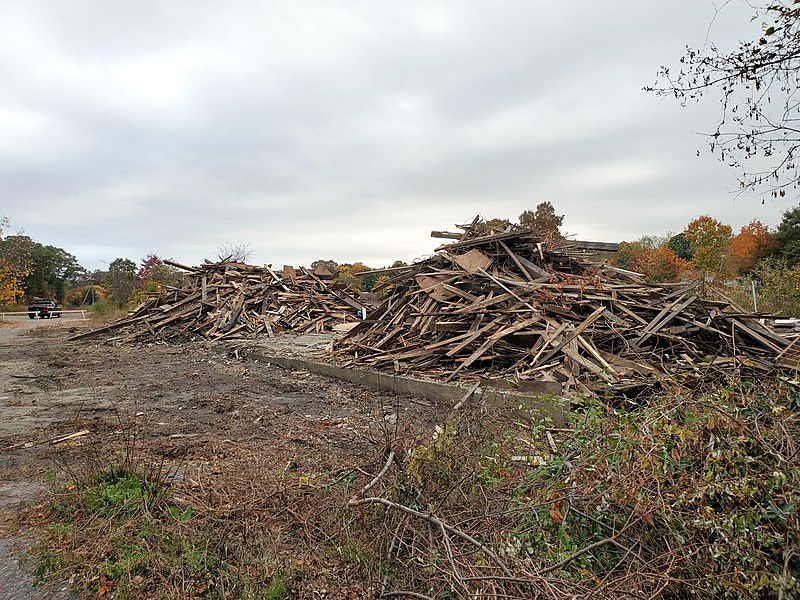 File:Remains of Middleborough freight house, October 2020.jpg