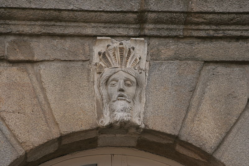 File:Rennes - 2 place du Parlement mascaron3.JPG