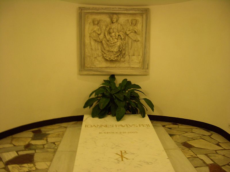 File:Restos Juan Pablo II.jpg