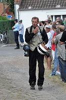 Een persfotograaf tijdens de Ronde van Frankrijk 2010 te Sars-et-Rosières